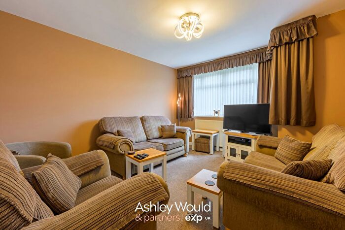 3 Bedroom Semi-detached House For Sale In Wake Green Road, Tipton, DY4