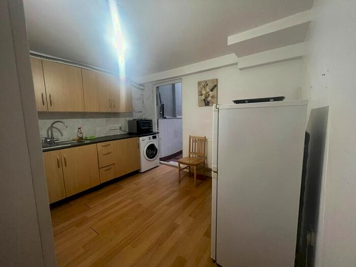 Studio To Rent In Gloucester Road, London, N18