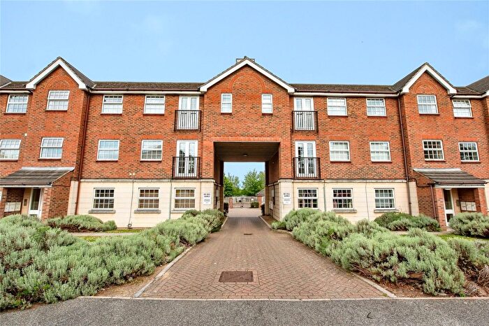 2 Bedroom Flat For Sale In Harper Close, Chafford Hundred, Grays, Essex, RM16