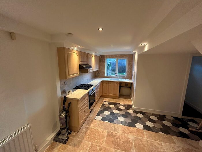 3 Bedroom Semi-Detached House To Rent In Dawson Avenue, Rawmarsh, Rotherham, S62