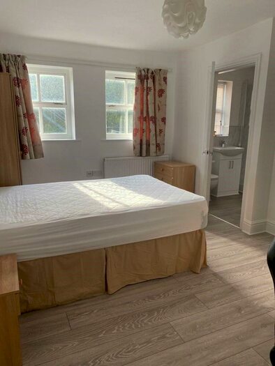 9 Bedroom Detached House To Rent In Garth Road, Bangor, Gwynedd, LL57