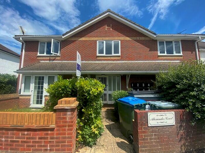 1 Bedroom Flat To Rent In Alexander Court, Obelisk Road, SO19