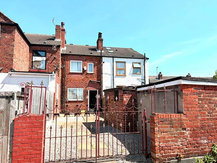 2 Bedroom Terraced House For Sale In Pontefract Road, Castleford, WF10