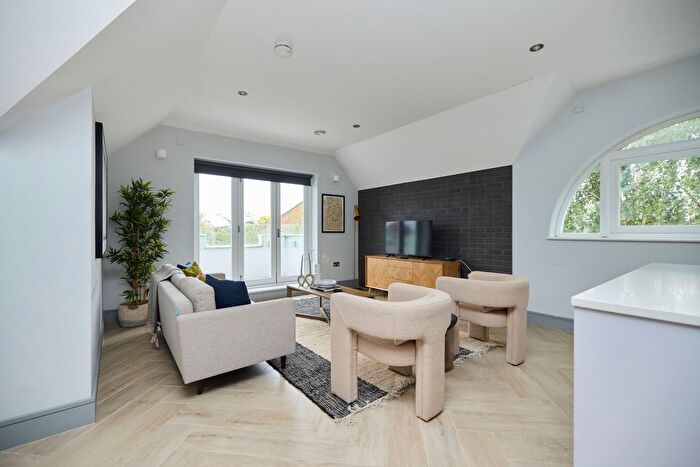 2 Bedroom Flat To Rent In Gable House, Woodborough Road, SW15