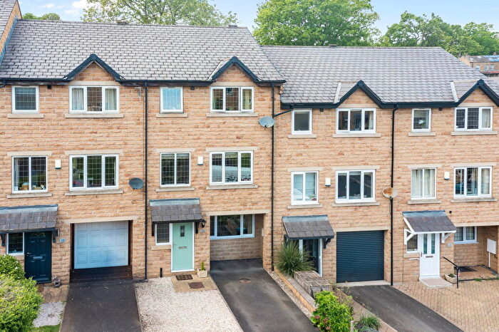4 Bedroom Terraced House For Sale In The Orchards, Brighouse, HD6