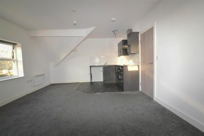 2 Bedroom Flat To Rent In Toller Lane, Bradford, West Yorkshire, BD9