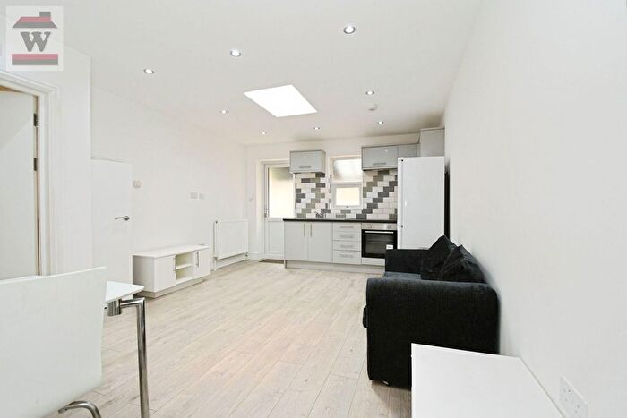 1 Bedroom Flat To Rent In St. Johns Road, Isleworth, TW7