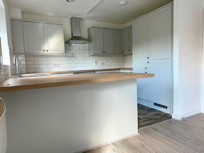 2 Bedroom Flat To Rent In Kinsale Drive, Liverpool, Merseyside, L19