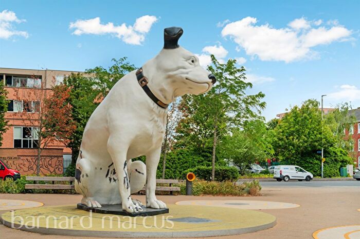 3 Bedroom Flat For Sale In The Venue, Powerhouse Lane, Hayes, UB3