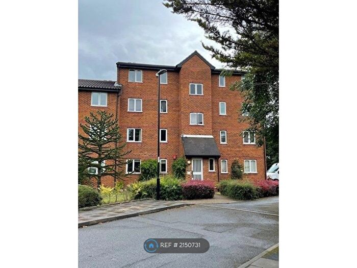 2 Bedroom Flat To Rent In Trundleys Road, London, SE8