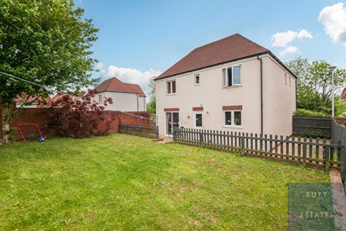 4 Bedroom Detached House For Sale In Roman Way, Exeter, EX5