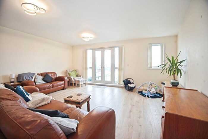 2 Bedroom Flat For Sale In Jim Driscoll Way, Cardiff, CF11