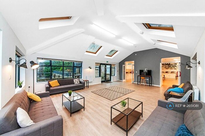 1 Bedroom Flat To Rent In Common Stile Road, Huddersfield, HD4