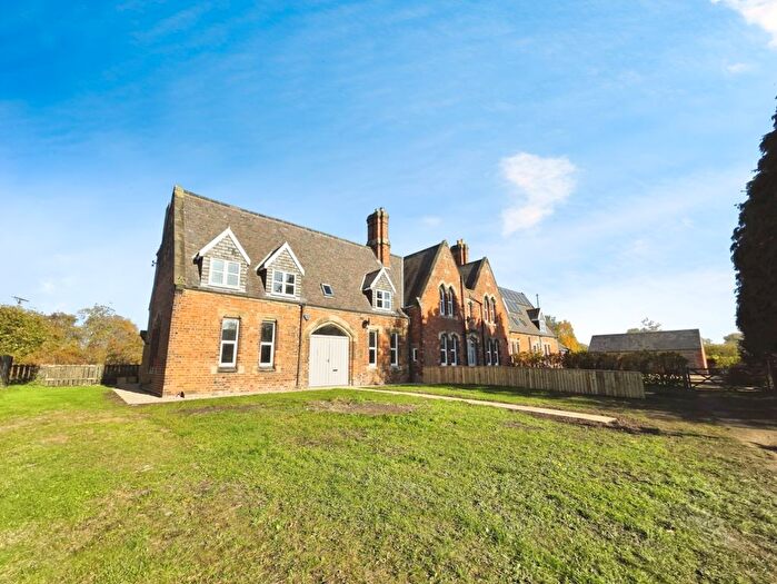 4 Bedroom Town House For Sale In Station Court, Witton Park, Bishop Auckland, DL14