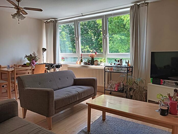 3 Bedroom Apartment To Rent In Jacobson Court, Battersea, SW11