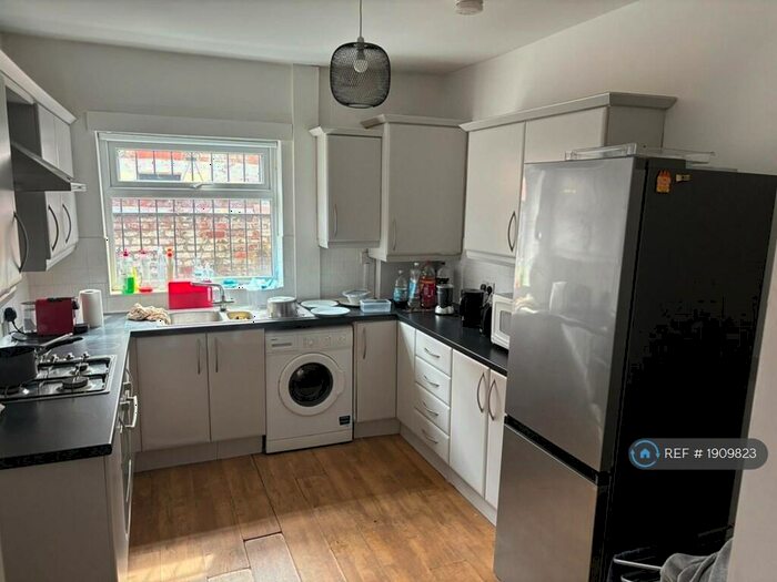 4 Bedroom Terraced House To Rent In Moseley Road, Manchester, M14