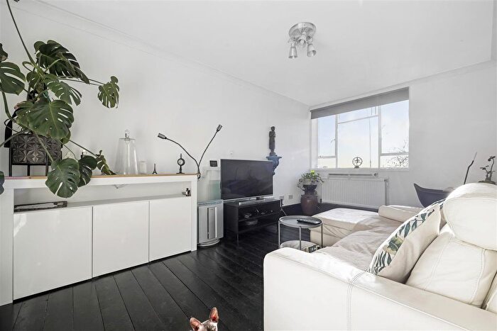 1 Bedroom Flat To Rent In Bevin Court, Islington, WC1X