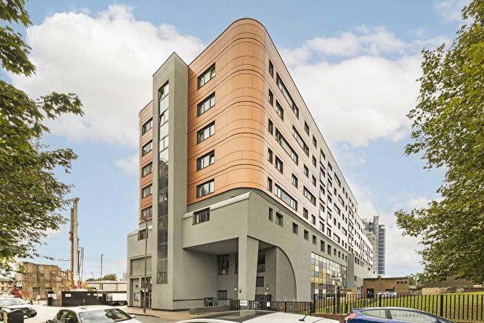 2 Bedroom Flat To Rent In Holman Road, London, SW11