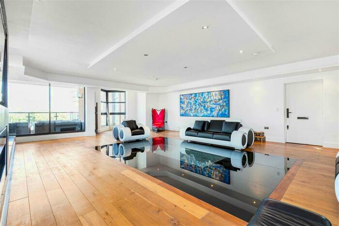3 Bedroom Flat To Rent In Anhalt Road, SW11