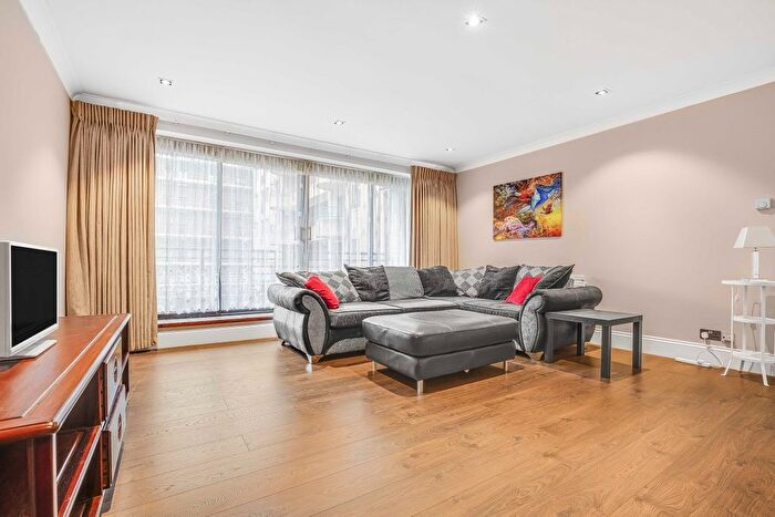 2 Bedroom Flat To Rent In Pembroke Road, Pembroke Road, London, W8