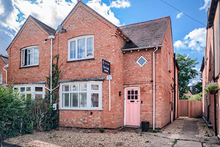 3 Bedroom Semi-Detached House For Sale In New Street, Tiddington, CV37