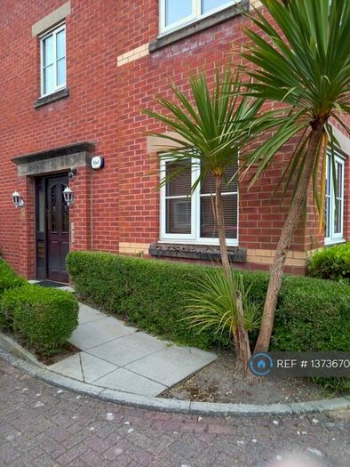 2 Bedroom Flat To Rent In Pavilion Gardens, Bolton, BL5