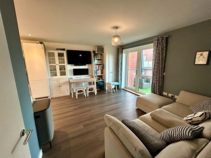 2 Bedroom Flat For Sale In Jackdaw Close, Romford, RM3