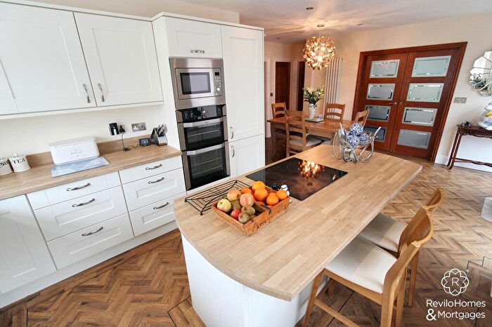2 Bedroom Detached Bungalow For Sale In Glenmore Close, Bamford, OL11
