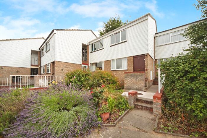 2 Bedroom House For Sale In Bonnick Close, Luton, LU1