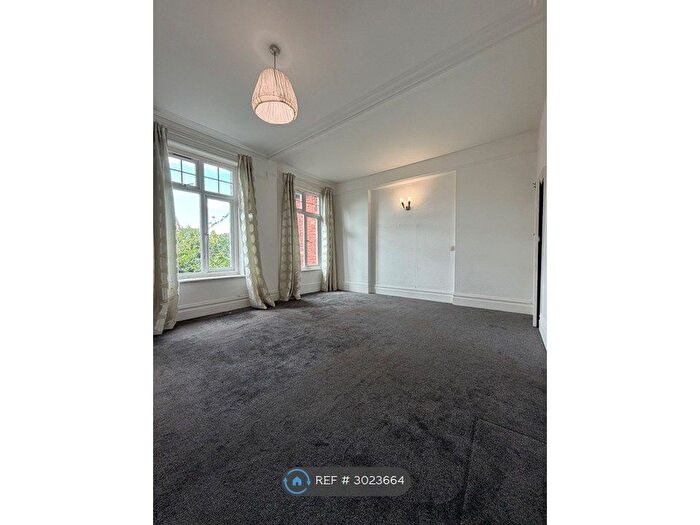 Studio To Rent In Market Place, London, N2