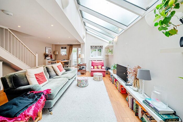2 Bedroom Flat For Sale In Webbs Road, Battersea, London, SW11