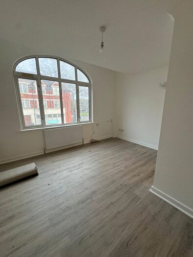 2 Bedroom Flat To Rent In London Road, London, SW16