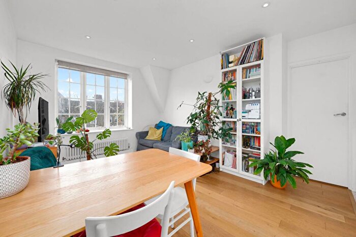 2 Bedroom Flat To Rent In Mortimer Crescent, Hillsborough Court Mortimer Crescent, NW6