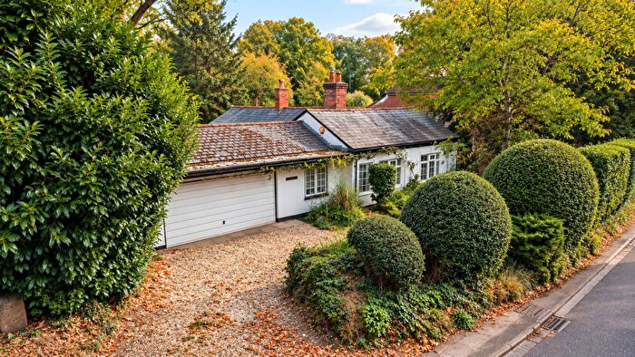 3 Bedroom Detached Bungalow For Sale In Reading Road, Lower Basildon, RG8
