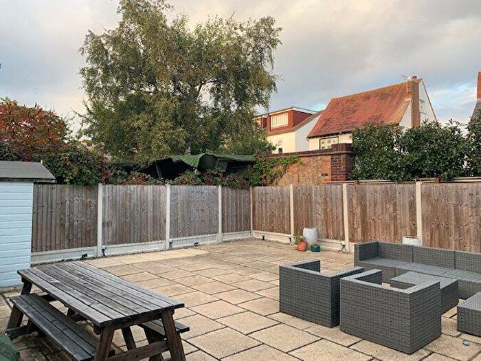 2 Bedroom Flat To Rent In Beach Avenue, Leigh-on-Sea, SS9