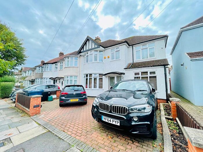 3 Bedroom Maisonette To Rent In Eastcote Avenue, Wembley, UB6