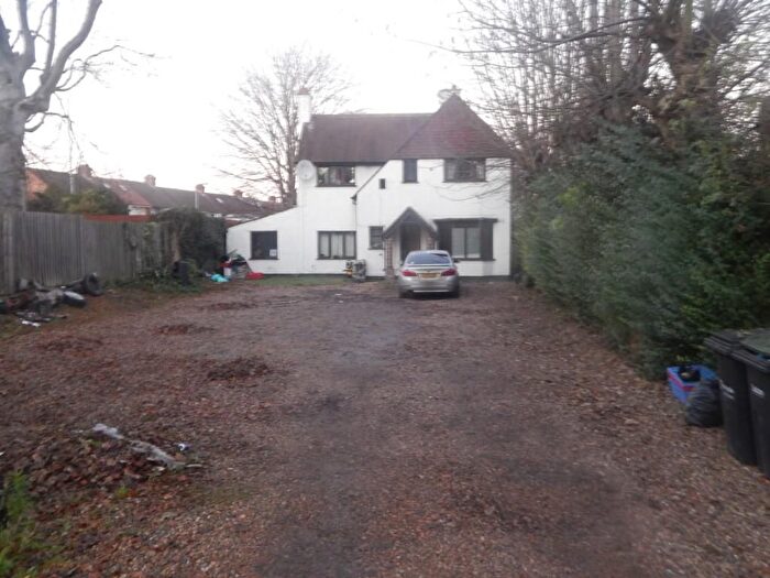 4 Bedroom Detached House To Rent In Trinity Road, Luton, LU3