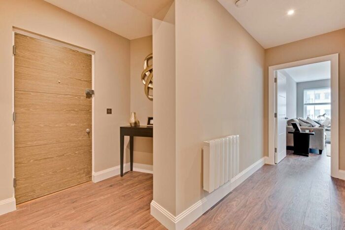 1 Bedroom Apartment For Sale In High Street, Walton-on-Thames, KT12