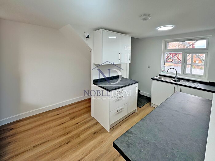 1 Bedroom Flat To Rent In Hounslow, TW3