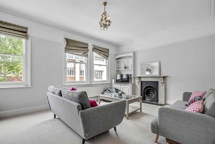 3 Bedroom Flat To Rent In Chesilton Road, London, SW6