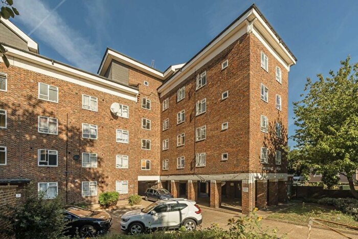 3 Bedroom Flat For Sale In Horn Lane, Acton, W3