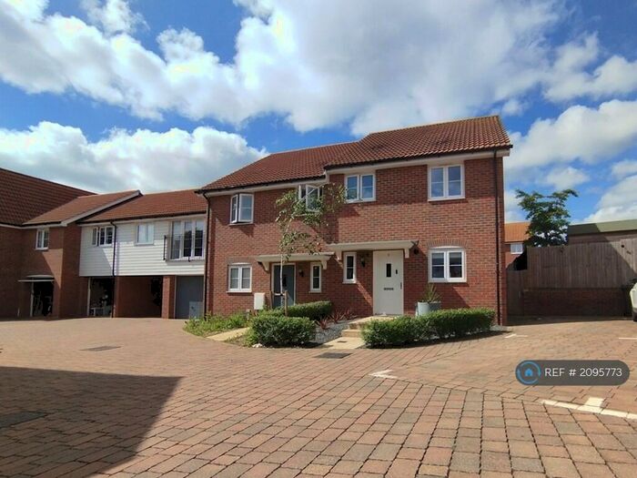 3 Bedroom Semi-Detached House To Rent In Fray Close, Bishop's Stortford, CM23