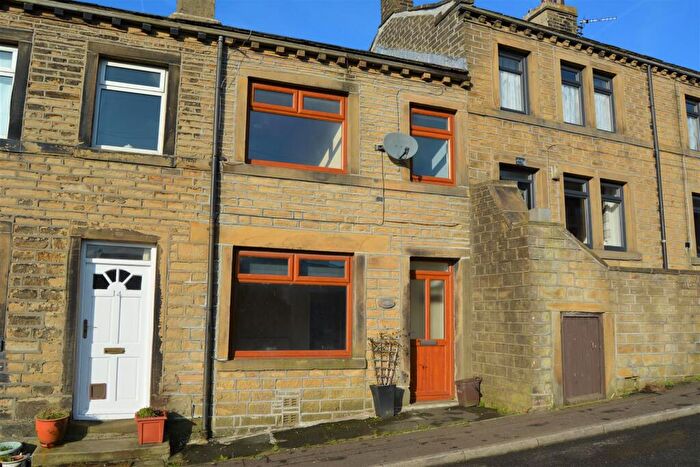 3 Bedroom Cottage To Rent In Coldwells Hill, Holywell Green, Halifax, HX4