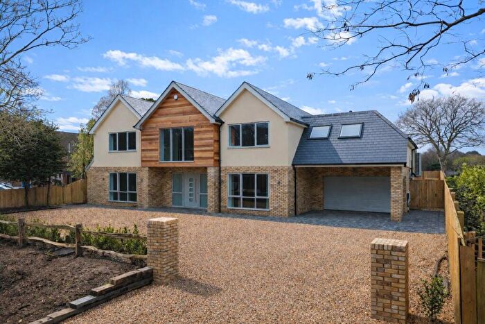 4 Bedroom Detached House For Sale In Ridgeway Lane, Lymington, SO41