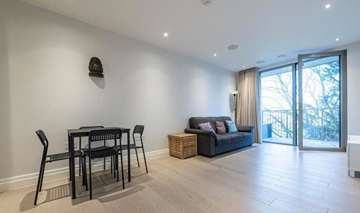 1 Bedroom Flat To Rent In Espalier Gardens, Kilburn, London, NW6