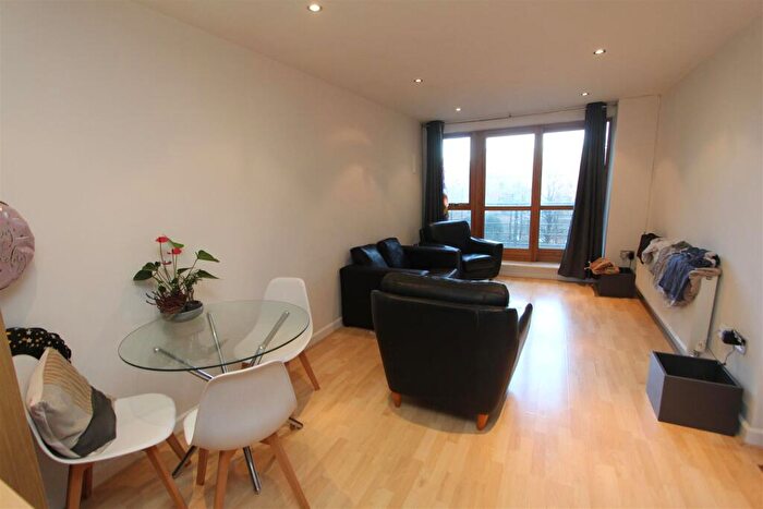 2 Bedroom Apartment For Sale In Balmoral Place, Brewery Wharf, LS10