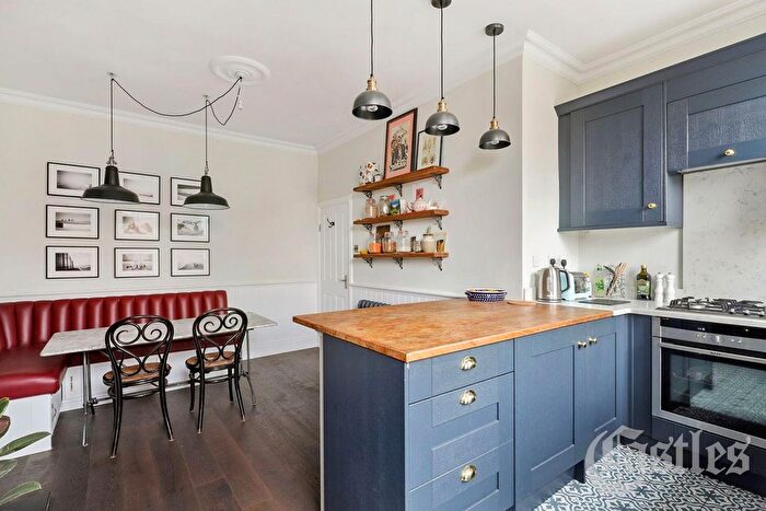 2 Bedroom Flat For Sale In Crouch Hall Road, N8