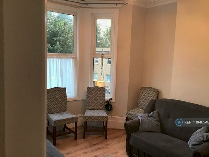 3 Bedroom Flat To Rent In Frist Floor Acton Lane., London, NW10