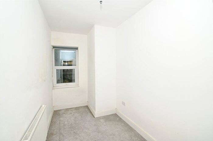 2 Bedroom Flat For Sale In Devonshire Road, Hastings, TN34