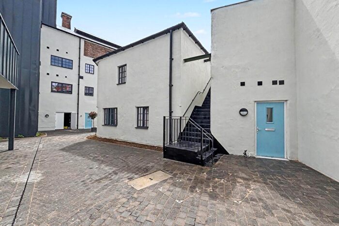 2 Bedroom End Of Terrace House For Sale In Weymouth, DT4